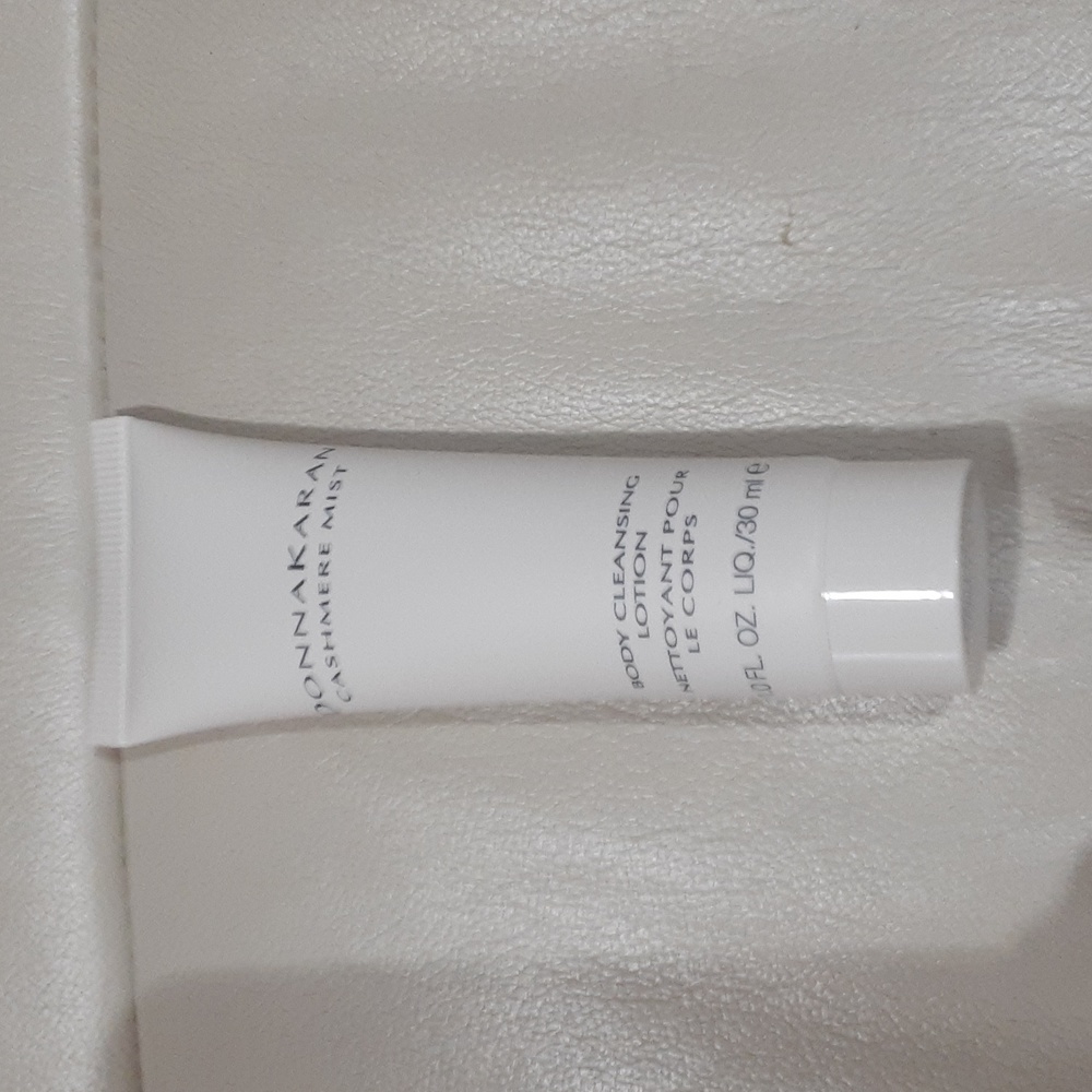 Donna karan cashmere mist cleansing lotion 1.0fl oz